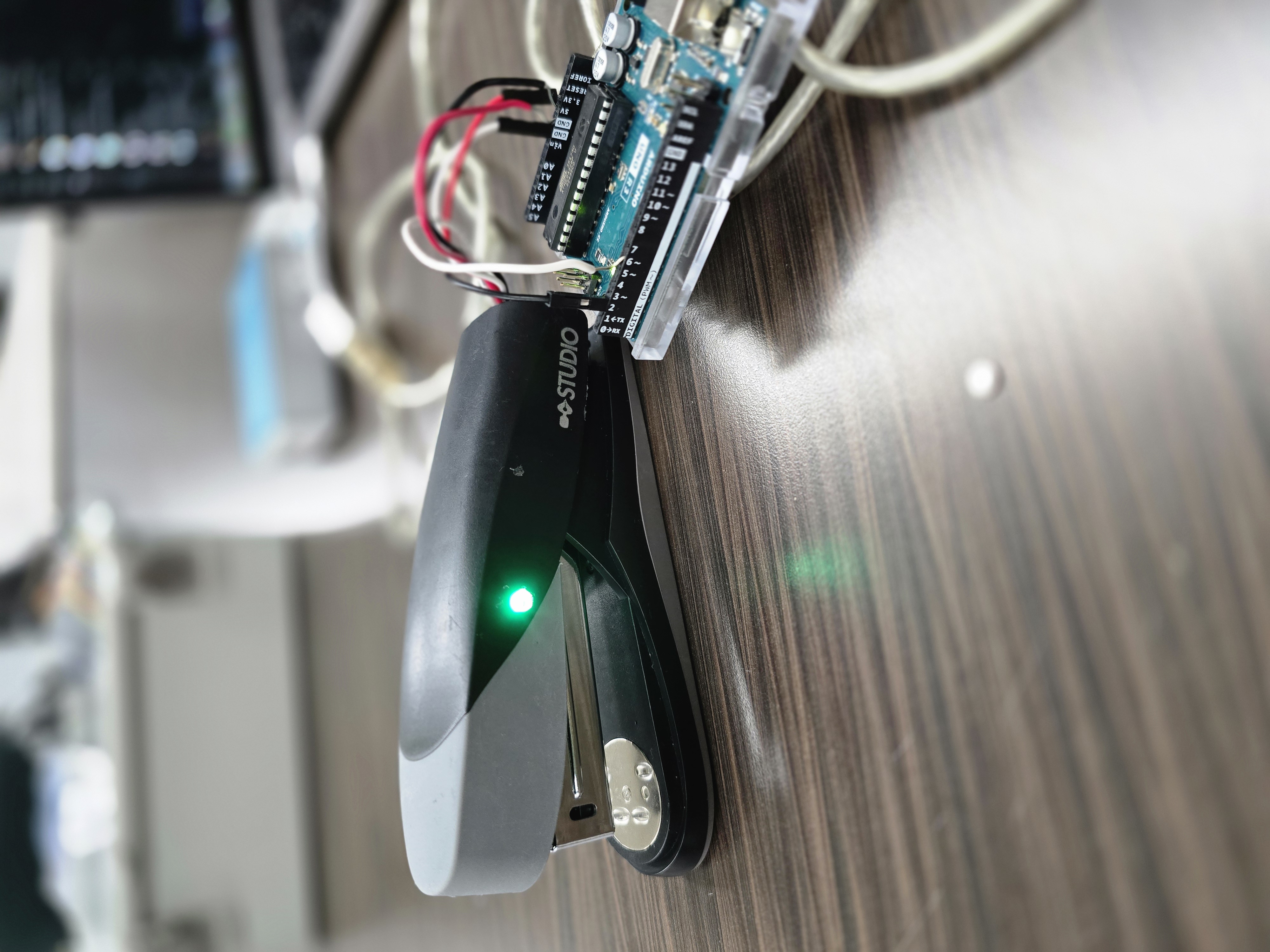 Green indicator lit while tethered to Arduino